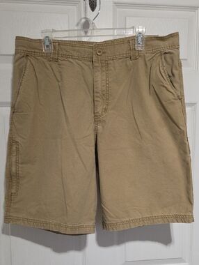Men's Khaki Cargo Shorts with Utility Pockets